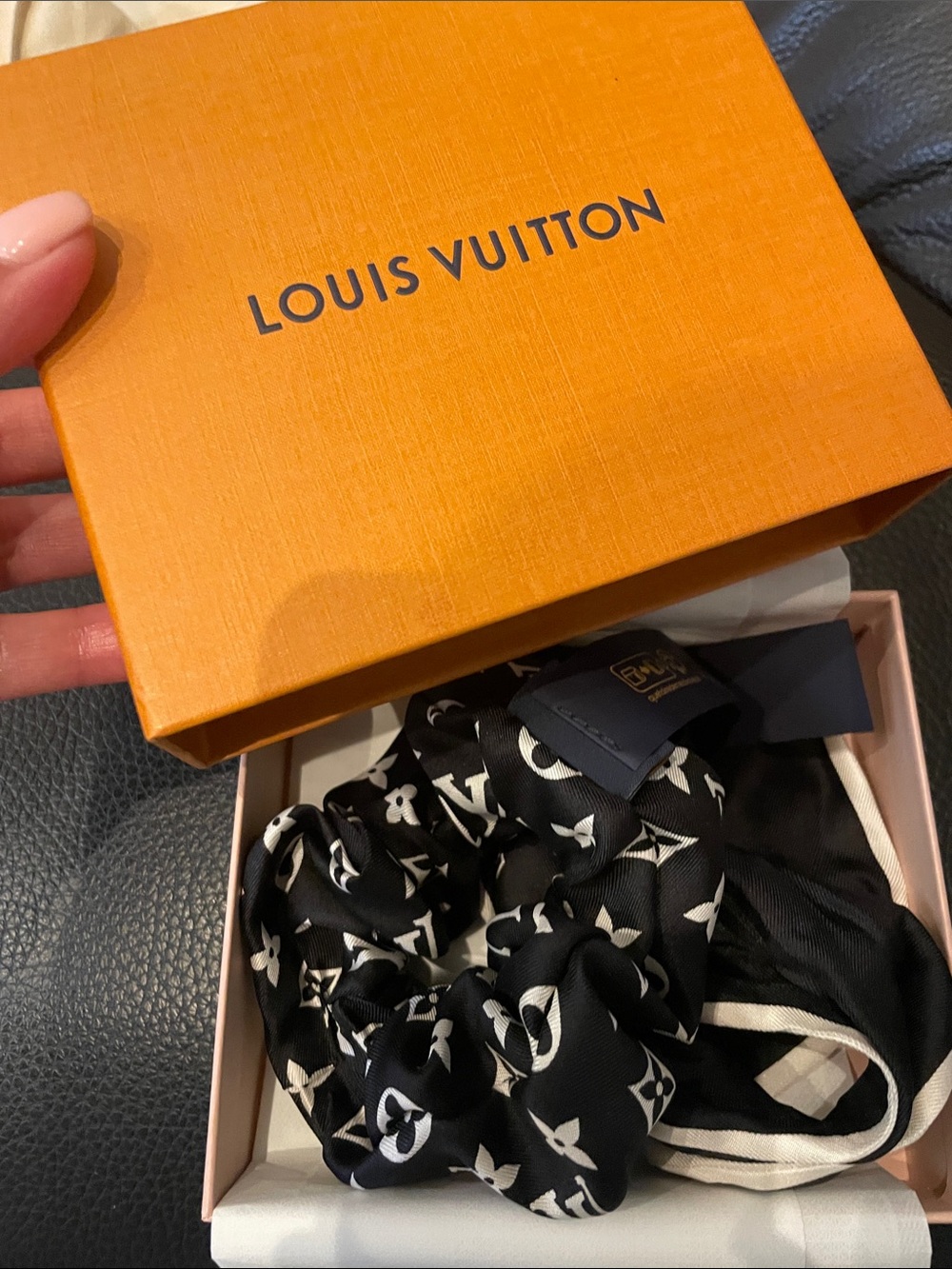 Louis Vuitton Monogram Silhouette Scrunchie new with receipts
M97250 - Picture 7 of 13